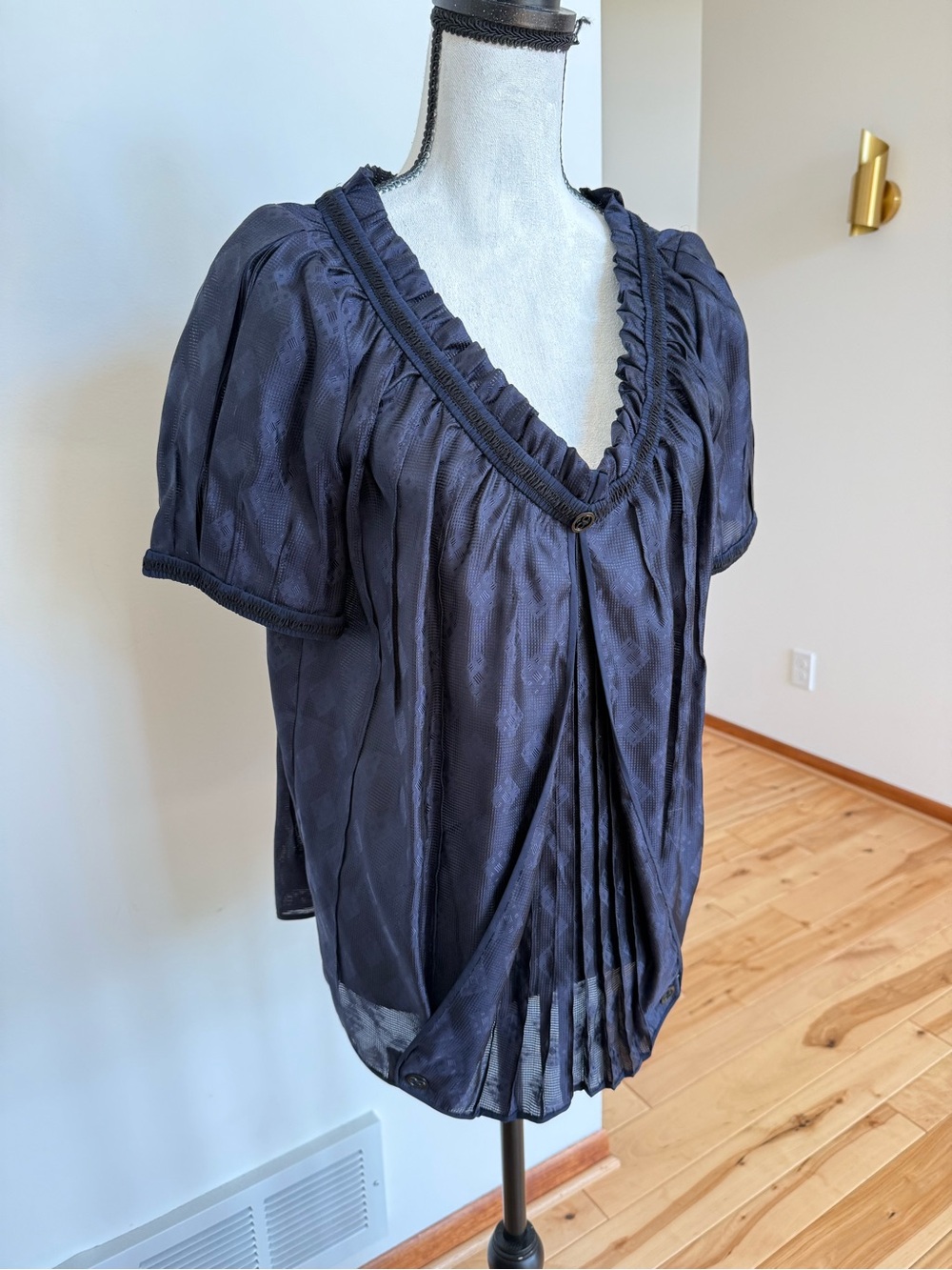 Zac Posen Navy Pleated Ruffle V-Neck Blouse 💯 silk